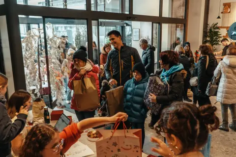 Sedmo leto akcije: taborniki, darila in nasmehi.